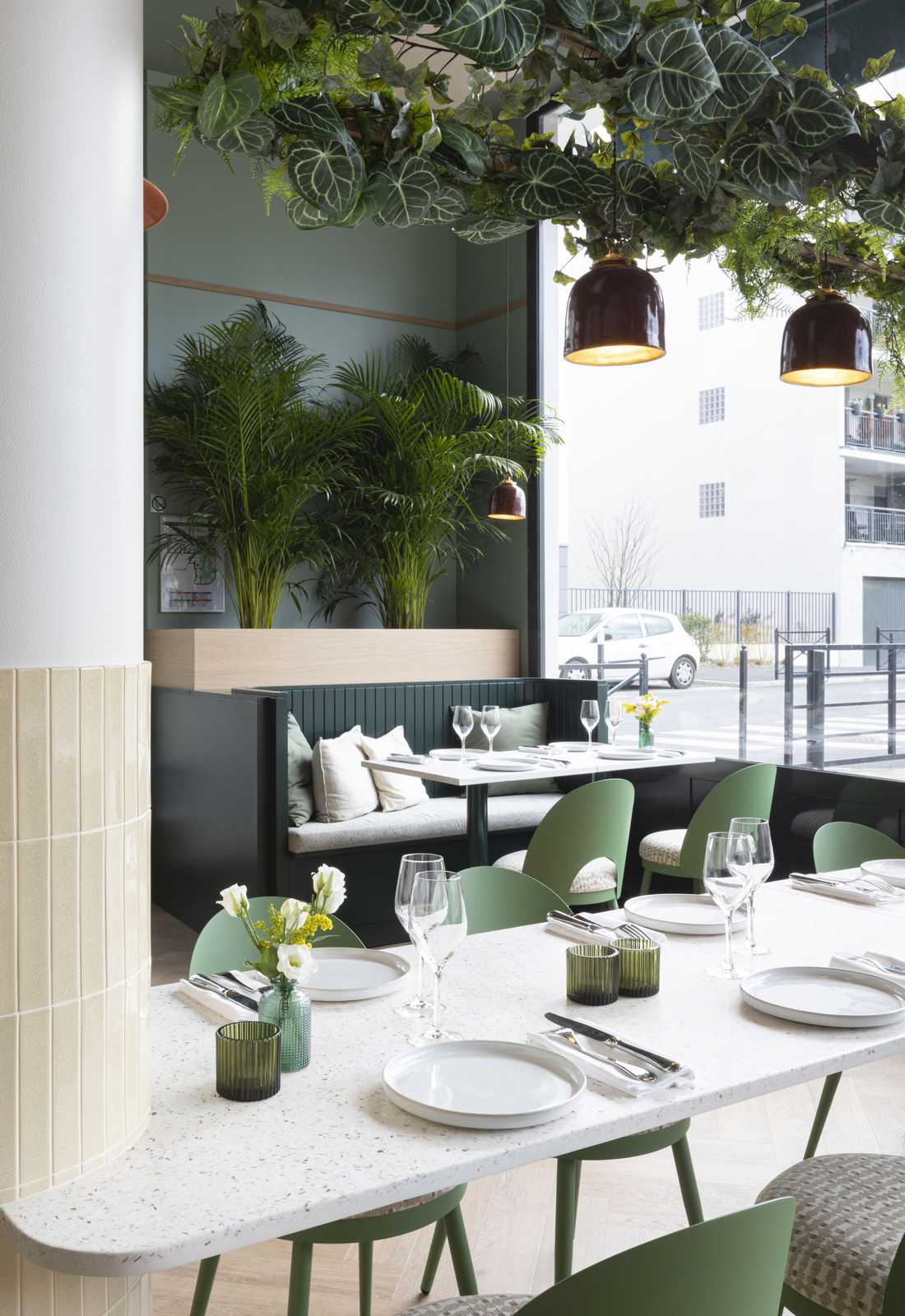 Aménagement intérieur d'un restaurant haut de gamme par un architecte en Haute-Savoie