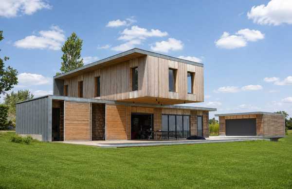 Réalisation d'une maison individuelle contemporaine avec bois et béton dans un esprit Loft par un architecte à Annecy.