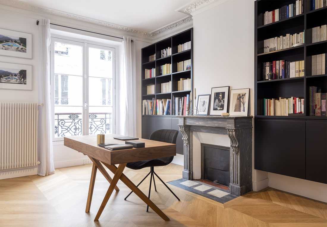 Bureau design dans un appartement haussmannien en Haute-Savoie