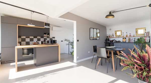 Avant-après de l'aménagement et la modernisation d'un appartement en duplex avec terrasse par un architecte d'intérieur à Annecy.