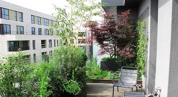 Aménagement de la terrasse d'un penthouse par un paysagiste à Annecy